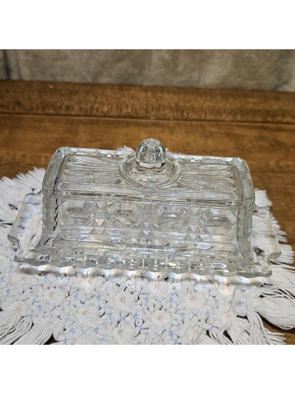 70's FEDERAL WINDSOR CLEAR CRYSTAL WINDSOR PATTERN COVERED BUTTER DISH CLEAR